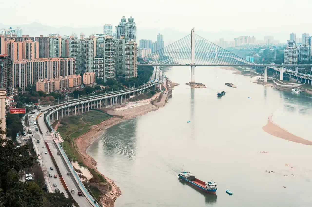 2025深圳消费电子市场趋势：智能硬件创新方向深度解析封面图